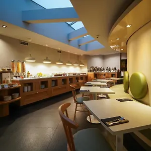 987 Design 4* Praha